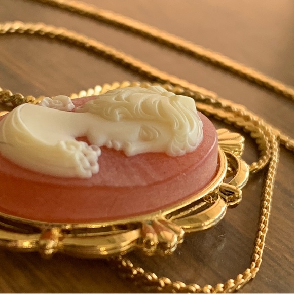 New vintage coral Cameo Pendant Necklace Right-facing - Picture 7 of 13